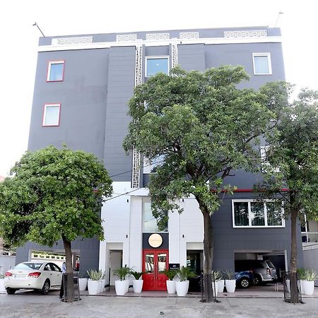 Oyo Townhouse 015 Lajpat Nagar Hotel Nova Deli Exterior foto